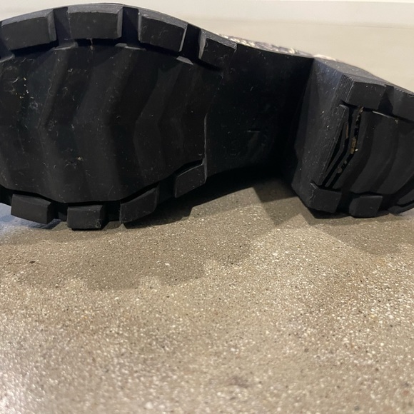 Marc Fisher Lanie Faux Leather Snakeskin Combat Boots Size 8 - Picture 9 of 10